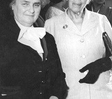 Read more about the article מרחפת מעל הגגות